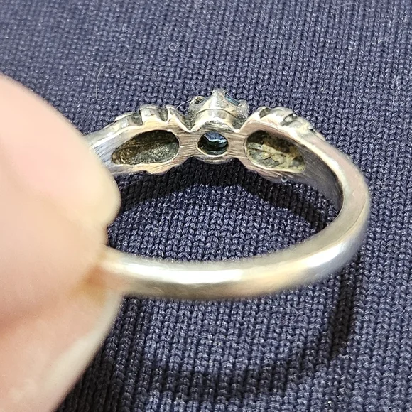 Vintage Sterling Silver and Blue Topaz Leaf Ring - Picture 4 of 9